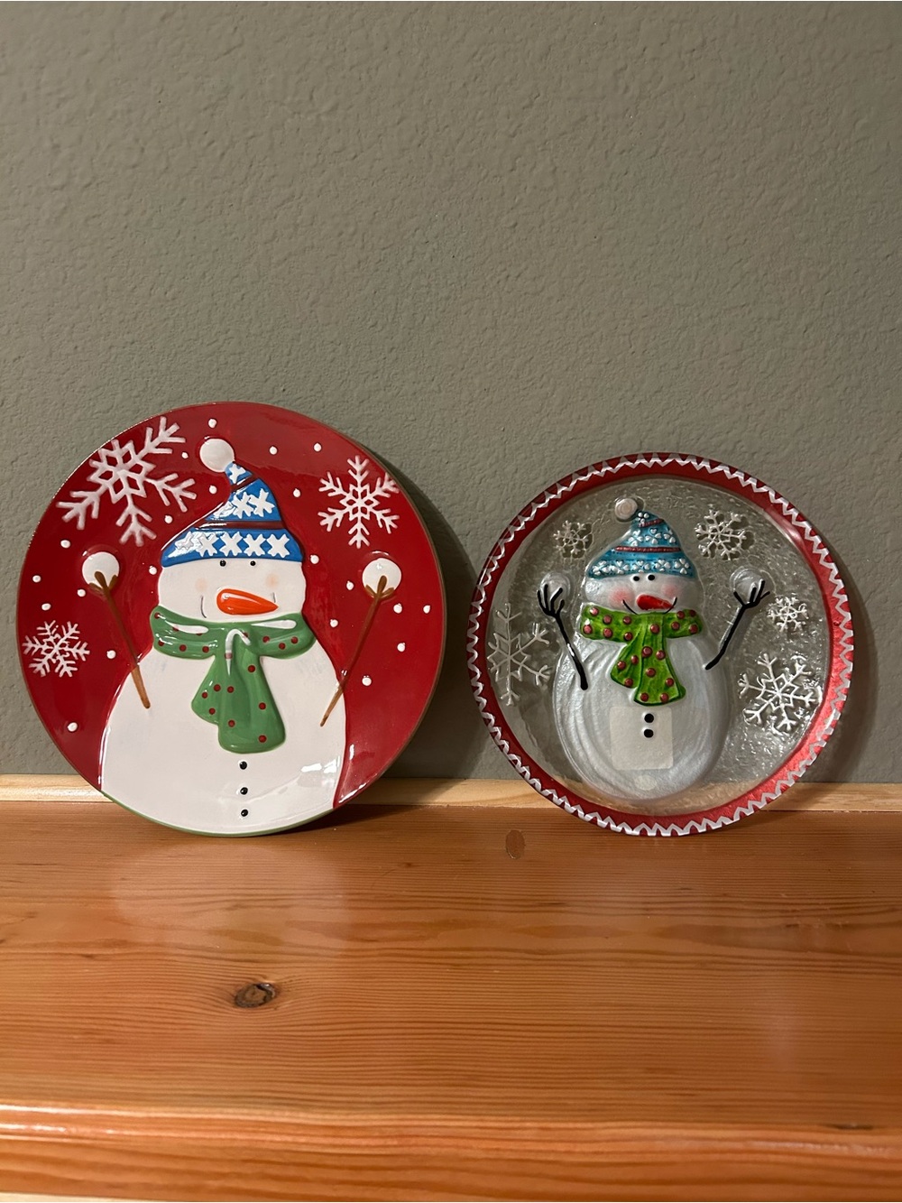 Pier One Jolly Holiday snowman Decorative Plate Set